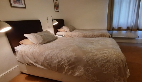 Habitación estándar con 2 camas individuales, baño privado