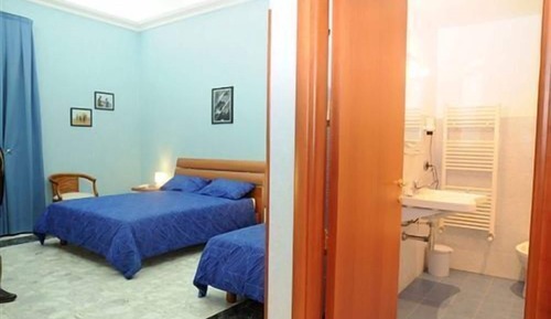 Habitación triple, balcón