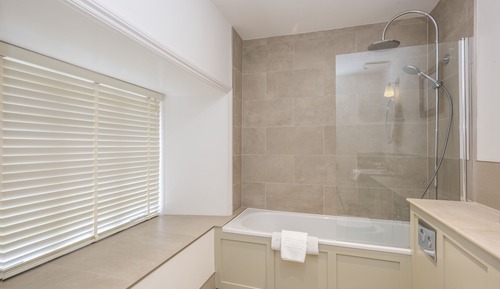 Suite (Manor)