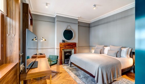 Signature Suite, 1 King Bed, Fireplace with Club Lounge Access