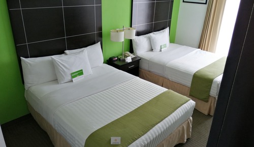 Habitación Deluxe, 2 camas dobles, accesible para personas con discapacidad (Mobility Accessible)