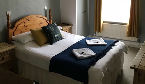 Habitación doble, baño privado ( (Non En-Suite))