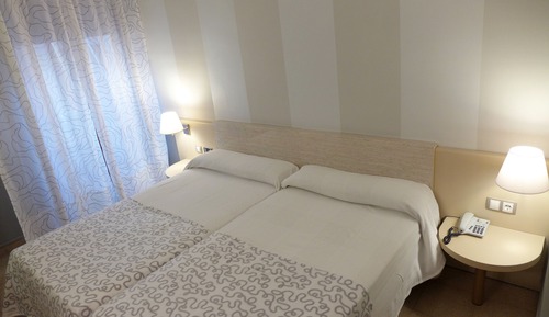 Habitación estándar con 1 cama doble o 2 individuales