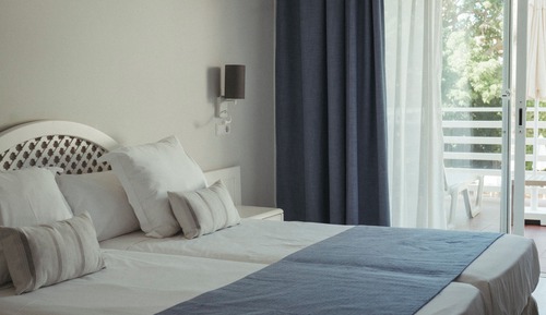 Habitación doble, balcón (terrace view 2 adults)