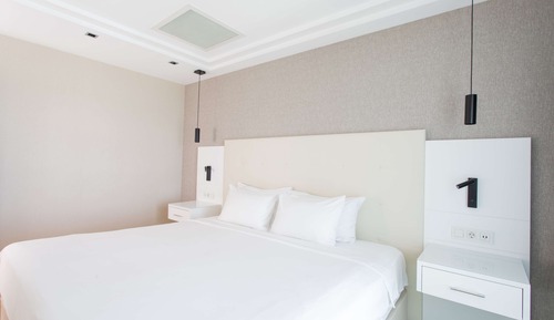 2 Bedroom Apartment with Balcony and View