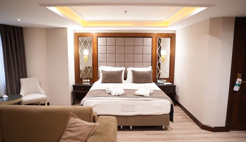 Habitación superior, 1 cama de matrimonio grande, bañera de hidromasaje, en esquina
