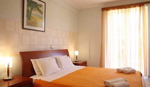 Habitación triple, balcón, vistas parciales al mar