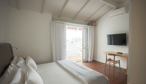 Suite superior, 1 cama de matrimonio grande, bañera de hidromasaje, vistas al jardín