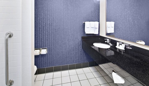 Habitación, 1 cama de matrimonio grande, no fumadores (Mobility/Hearing Accessible, Tub)