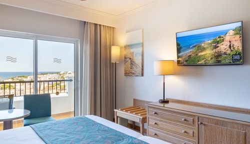 Habitación estándar con 2 camas individuales, vistas a la piscina