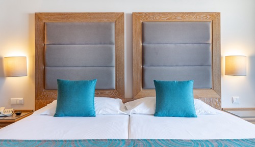 Habitación básica con 2 camas individuales