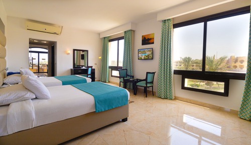 Habitación triple familiar, vistas al jardín