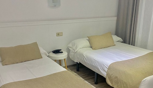 Habitación con 2 camas individuales