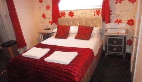 Suite familiar, baño privado (Room 9, sleeps 4)