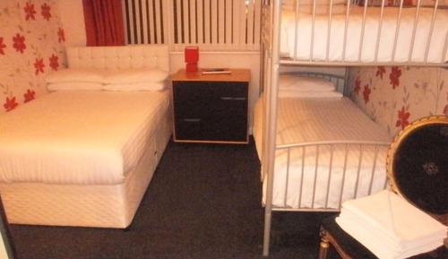 Suite estándar, baño privado (Room 1, sleeps 4)