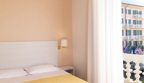 Habitación doble, en edificio anexo