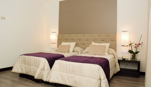Habitación superior con 2 camas individuales, 1 habitación
