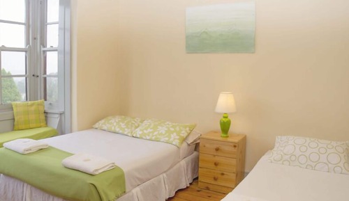 Habitación triple básica, baño compartido