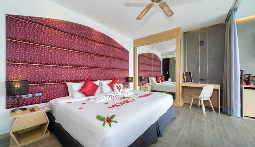 Premium Deluxe With Plunge Pool & Jacuzzi
