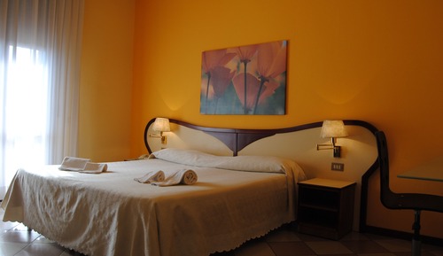 Habitación Confort con 1 cama doble o 2 individuales