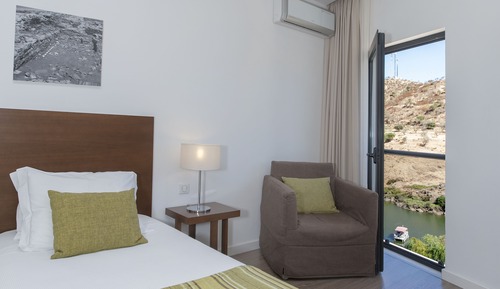 Habitación Confort con 1 cama doble o 2 individuales, vistas al río