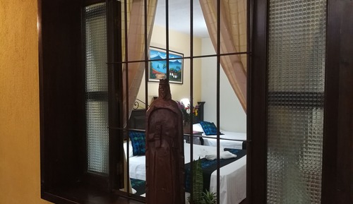 Habitación triple estándar, vistas al patio