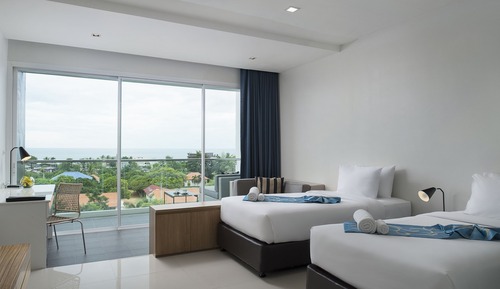 Deluxe Room with Bathtub