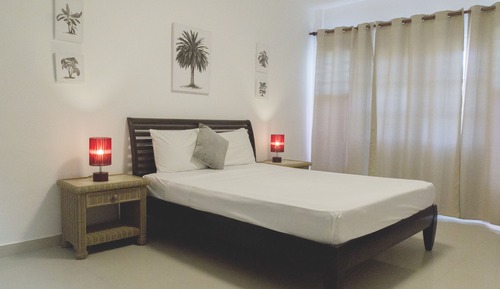 Estudio, 1 cama de matrimonio, cocina básica, vistas al jardín
