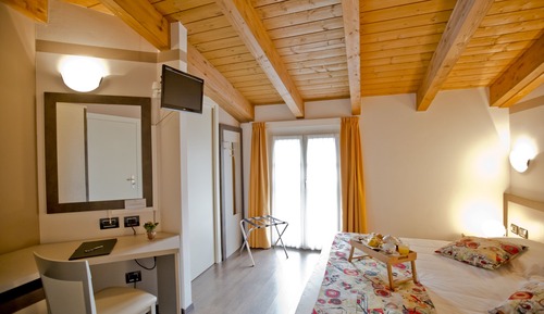 Habitación superior con 1 cama doble o 2 individuales