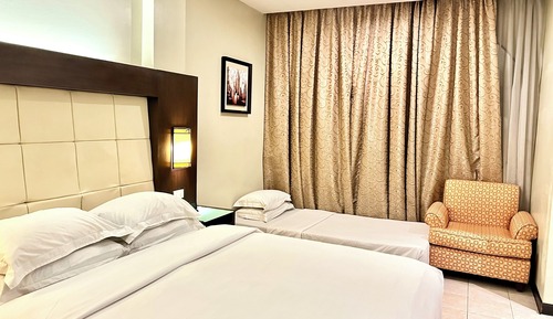 Deluxe Queen with Extra Matress