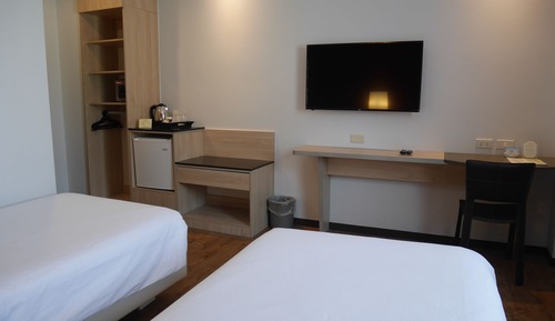 Habitación superior con 2 camas individuales (2 Single Beds, New Renovated)