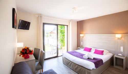 Chambre double avec terrasse vue piscine