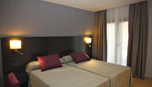Habitación Confort con 2 camas individuales, balcón