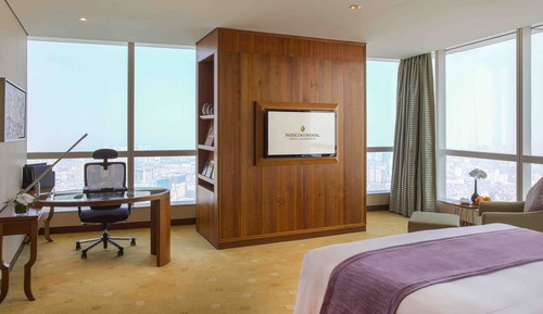 Suite junior, 1 cama de matrimonio grande, Acceso al salón del club