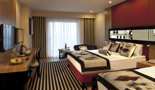 Habitación familiar, vistas parciales al mar