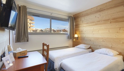 Habitación básica con 2 camas individuales