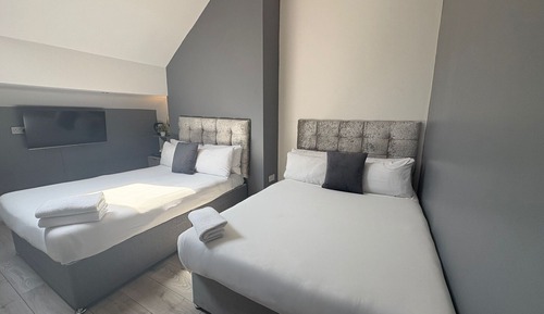 Suite, 2 camas dobles, baño privado