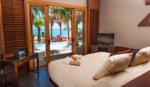 Villa, varias camas, piscina privada, frente a la playa