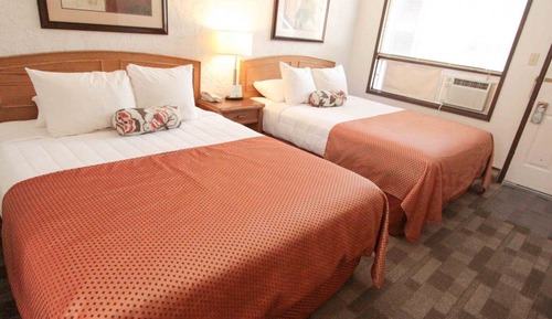 Habitación estándar, 2 camas de matrimonio (Upper Level, No Pets Allowed)