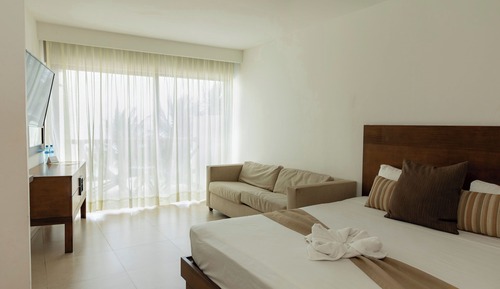 Habitación estándar, 1 cama de matrimonio, vistas parciales al mar