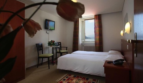 Twin Room, Lake View