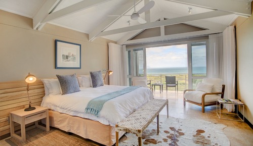 Suite de lujo, varias camas, balcón, vistas al mar