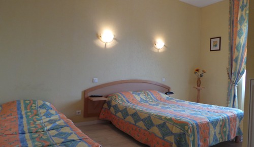 Habitación triple, vistas al mar