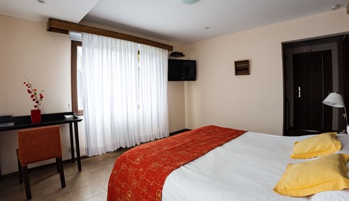 Habitación superior con 1 cama doble o 2 individuales