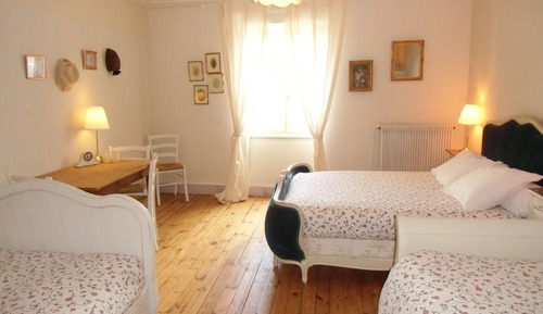 Habitación cuádruple, baño compartido