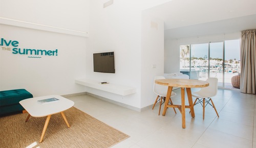 Suite estudio, bañera de hidromasaje, vistas al puerto deportivo