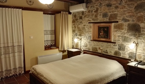 Habitación triple, terraza (Karya)