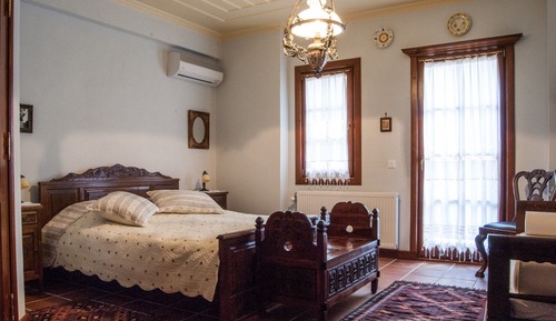 Habitación triple, balcón (Kraneia)