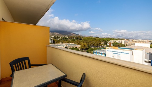 Habitación familiar, balcón
