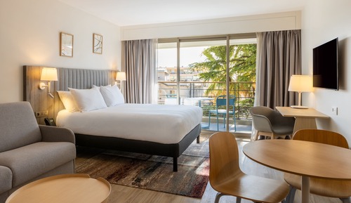 Suite estudio, 1 cama de matrimonio con sofá cama, balcón